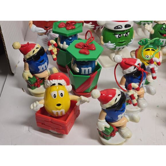 M&M'S Candy Figures. Christmas and Winter Multicolor LOT OF 29 Collectibles - Picture 2 of 13